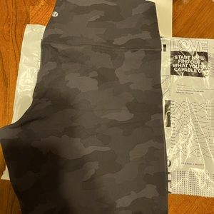 18 Lululemon Align Plus size camo leggings, NWT